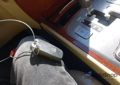 2013 Hyundai Genesis 3.8 from USA, damaged, VIN KMHGC4DD3DU235710